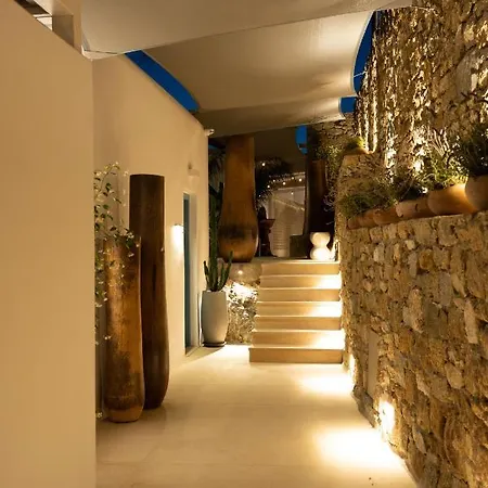 νumi Boutique Hotel