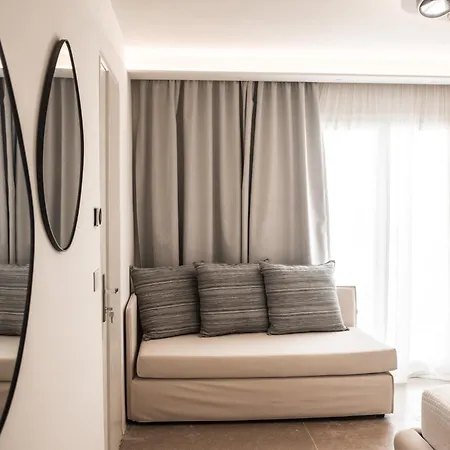 νumi Boutique Hotel *