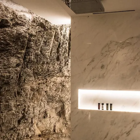 νumi Boutique Hotel