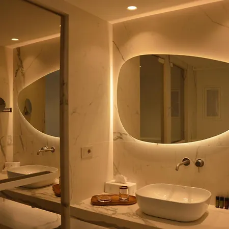 νumi Boutique Hotel *