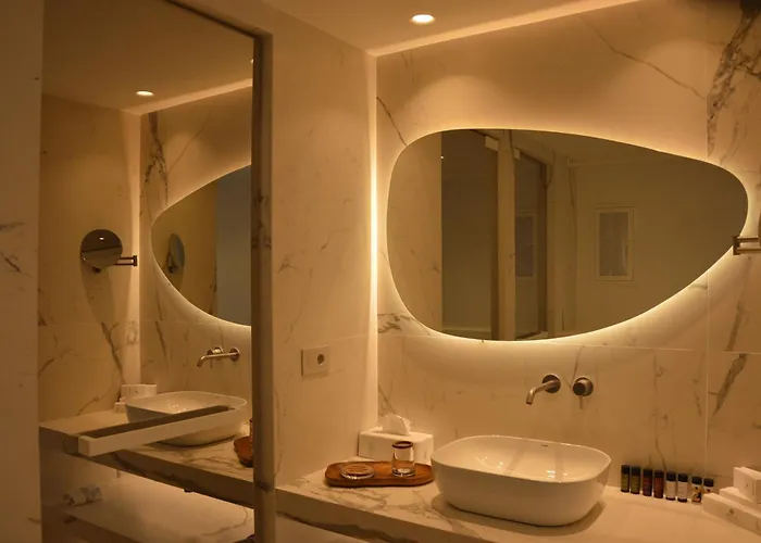 νumi Boutique Hotel *