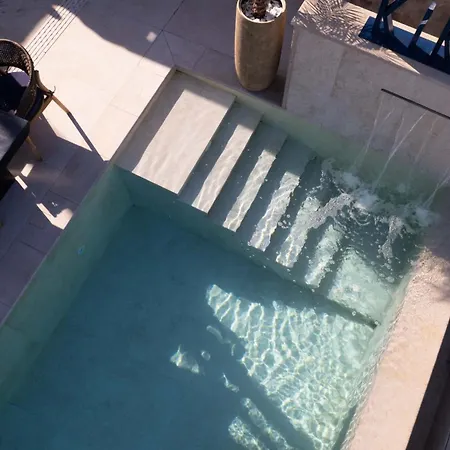 νumi Boutique Hotell